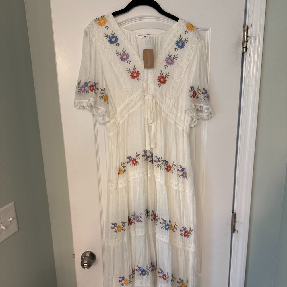 Vestique White Embroidered Maxi Dress — Size Large (NWT)
